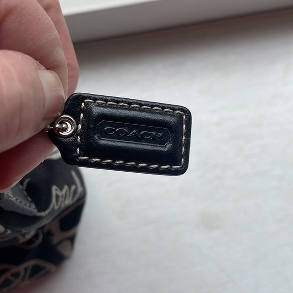 Small Coach handbag - Picture 2 of 5